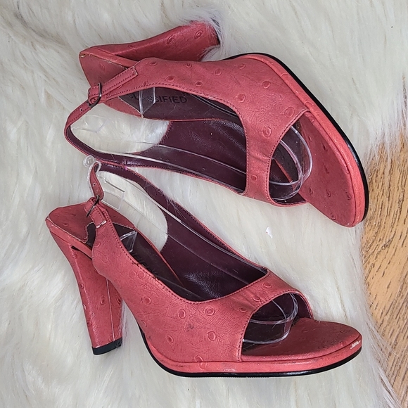 Vintage classified pink leather like heels size 6 - Picture 4 of 10